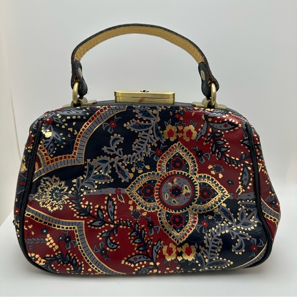 Elegant Black and Red Paisley Handbag - Picture 6 of 16